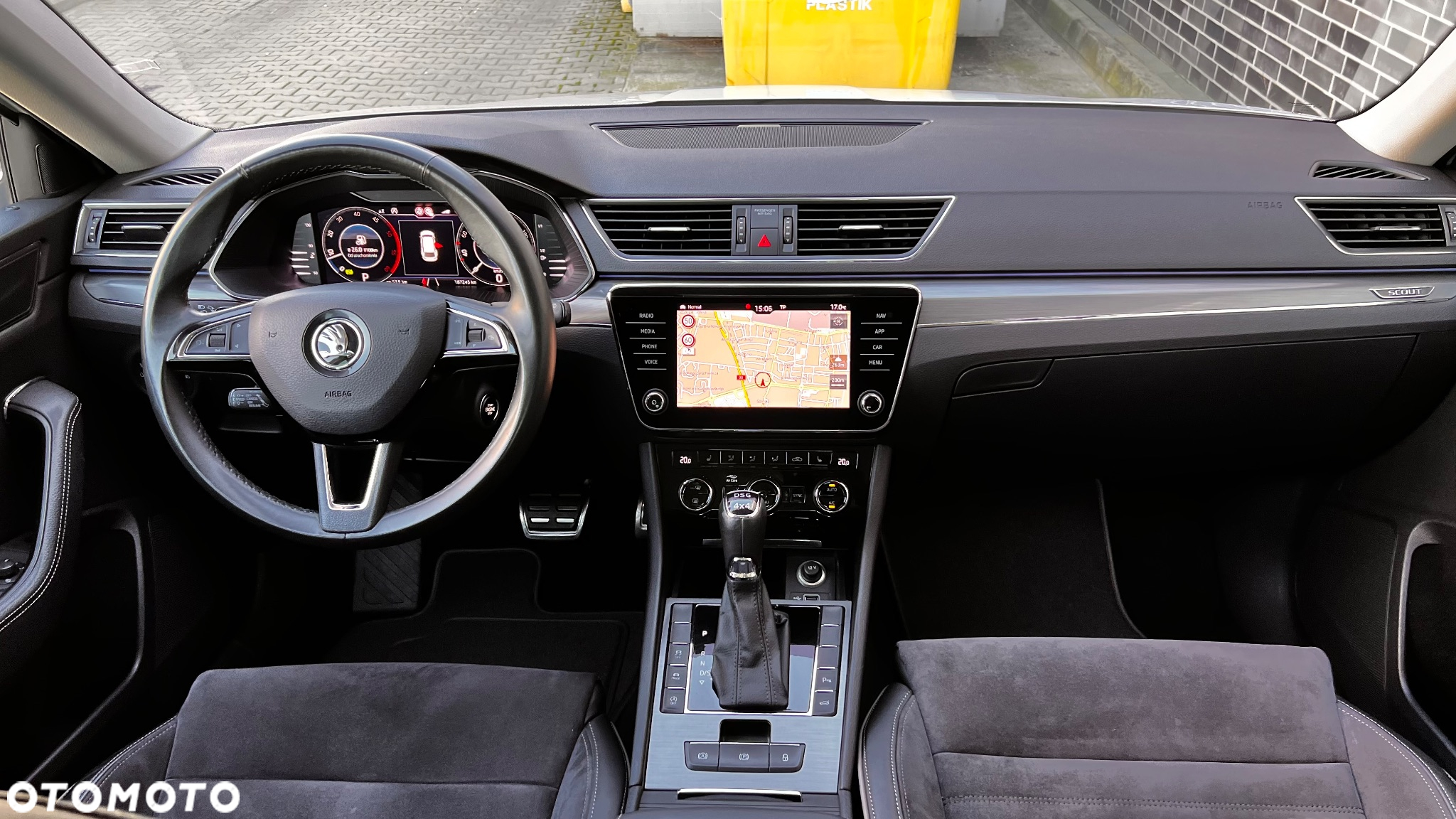 Skoda Superb Combi 2.0 TDI 4x4 DSG Scout - 33