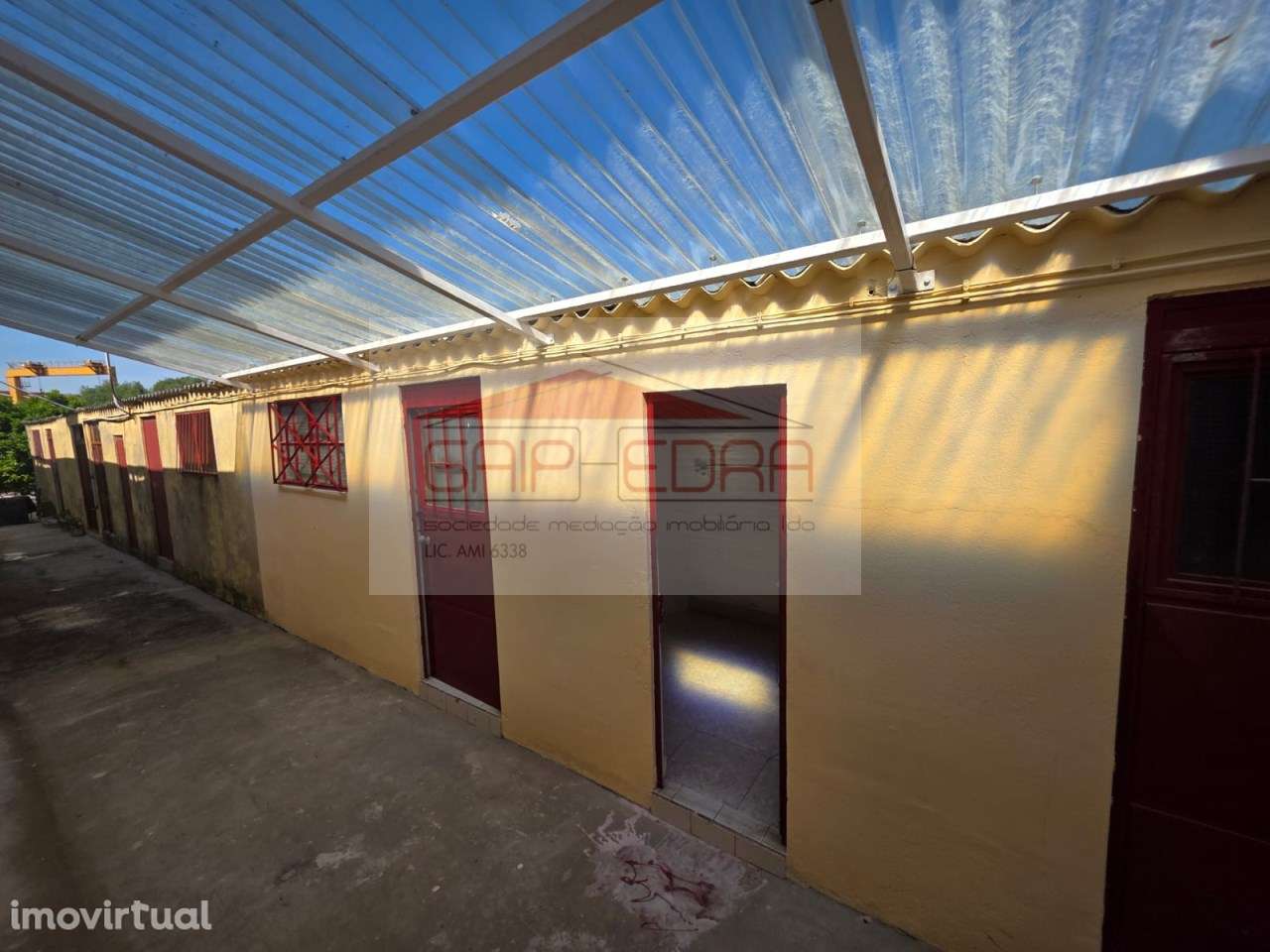 Pequena casa térrea estado novo com terreno Vilar Paraíso - Grande imagem: 5/28