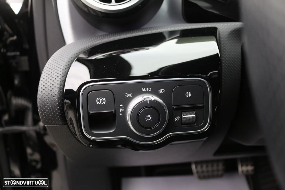 Mercedes-Benz A 250 e 8G-DCT AMG Line - 25