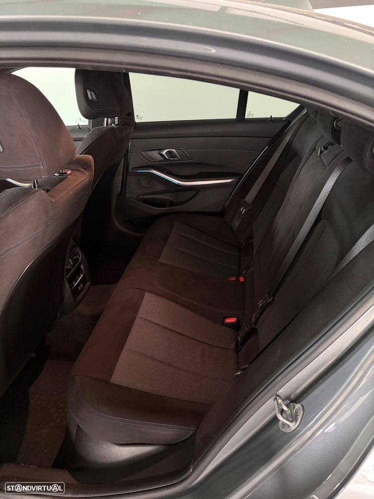 BMW 330 e Pack Desportivo M Auto - 16