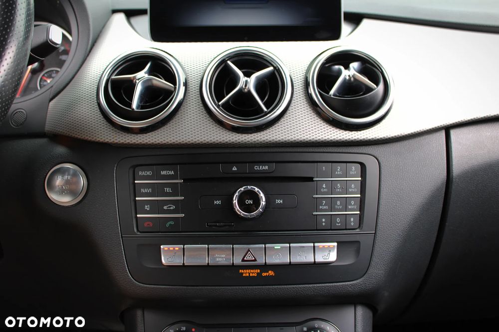 Mercedes-Benz Klasa B 220 4-Matic - 28