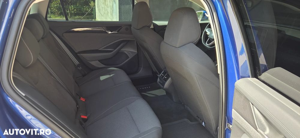 Volkswagen Passat 1.5 eTSI DSG MHEV Base - 14