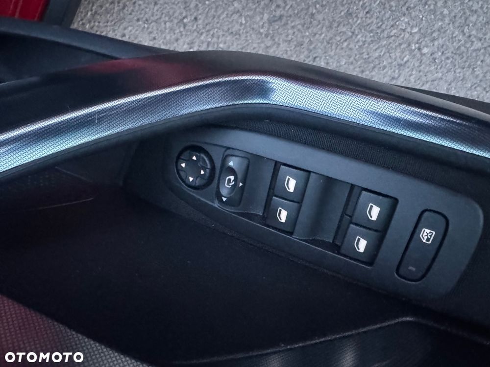 Peugeot 2008 PureTech 110 Stop&Start Allure - 17