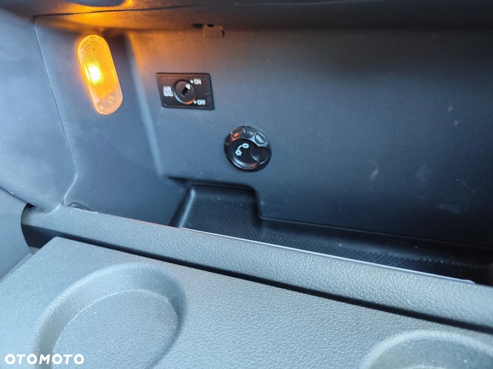 Volkswagen Touran 2.0 TDI DPF Trendline - 18