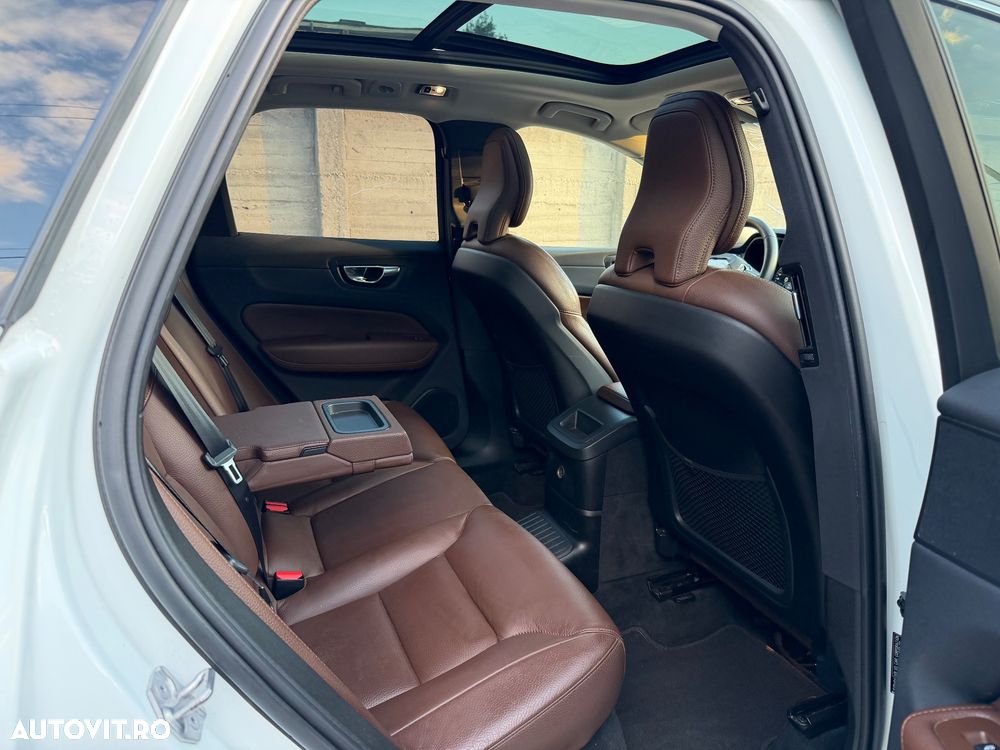 Volvo XC 60 T8 Twin Engine AWD Momentum Pro - 8