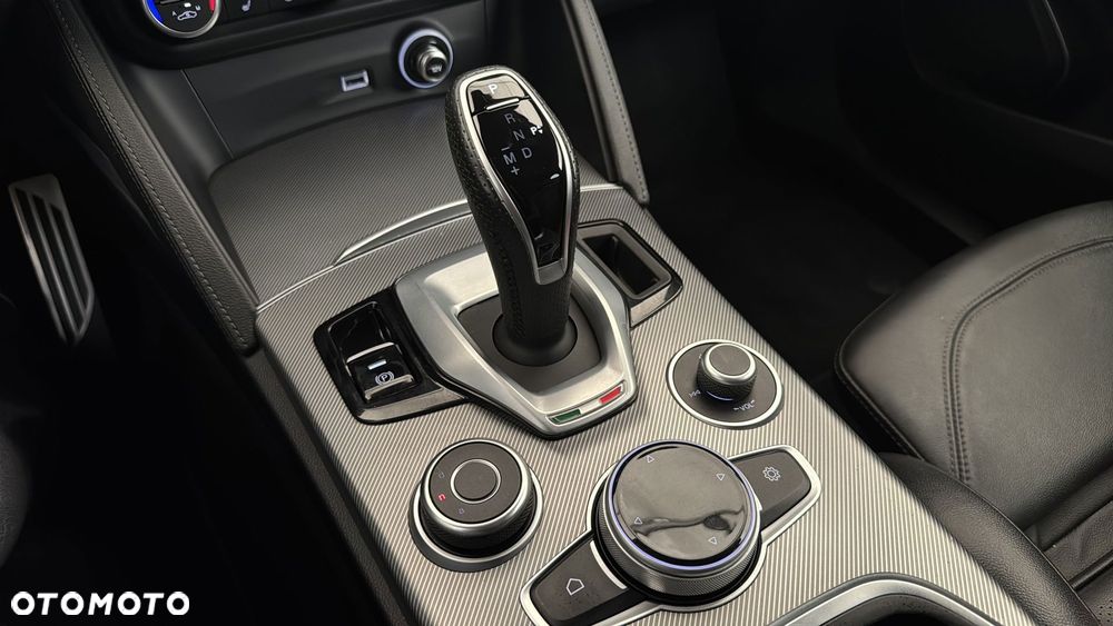 Alfa Romeo Stelvio 2.0 Turbo Veloce Q4 - 17