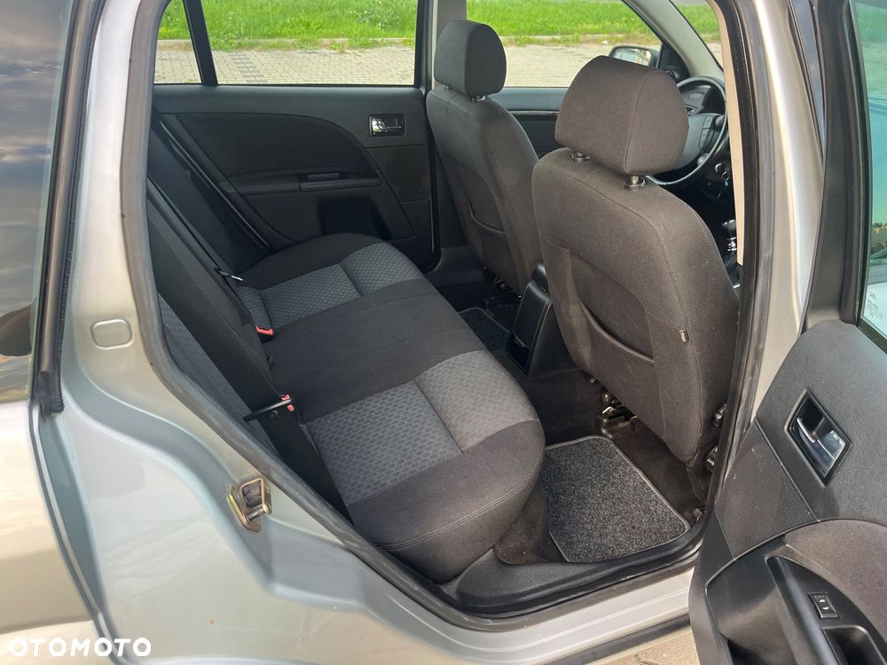 Ford Mondeo 1.8 Ghia - 11