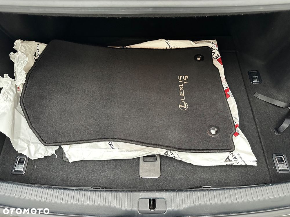 Lexus IS ver-300h-style-edition - 30