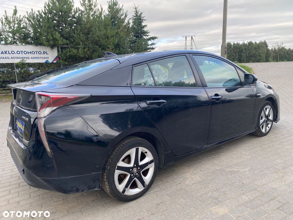 Toyota Prius (Hybrid) - 2
