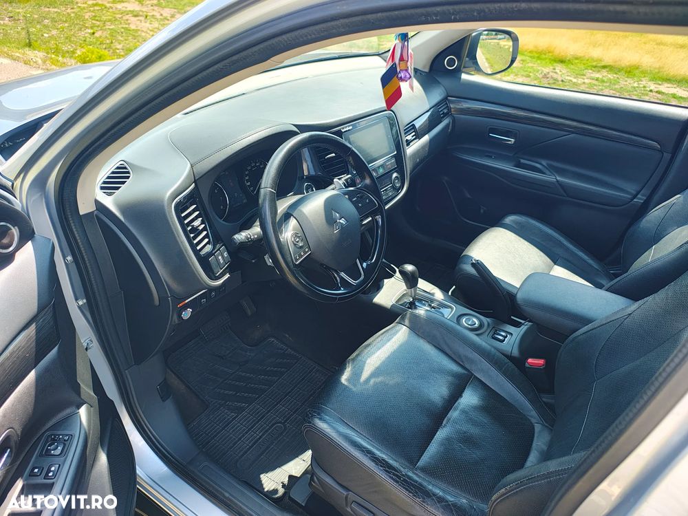 Mitsubishi Outlander - 12