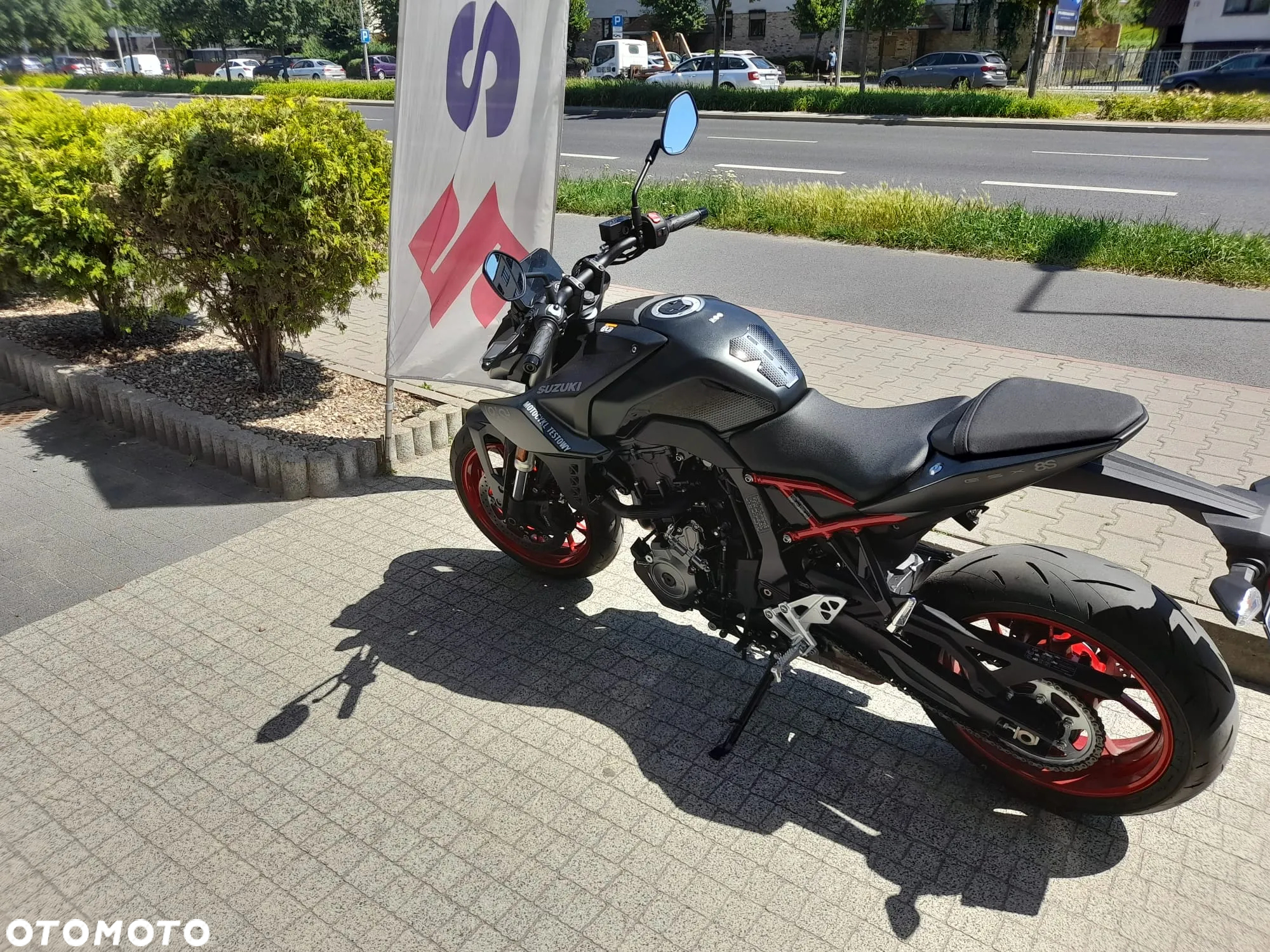Suzuki GSX - 6