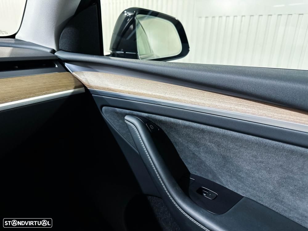 Tesla Model Y Long Range Dual Motor AWD - 23