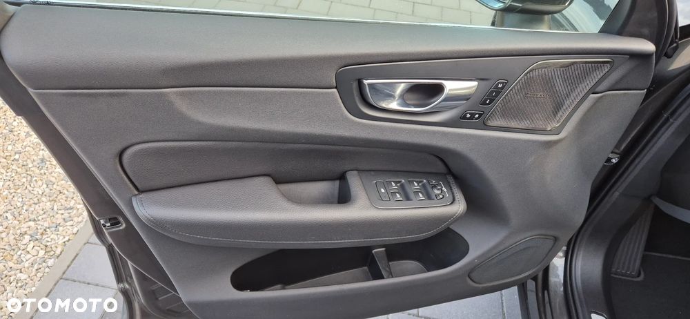 Volvo XC 60 B5 B AWD Inscription - 38