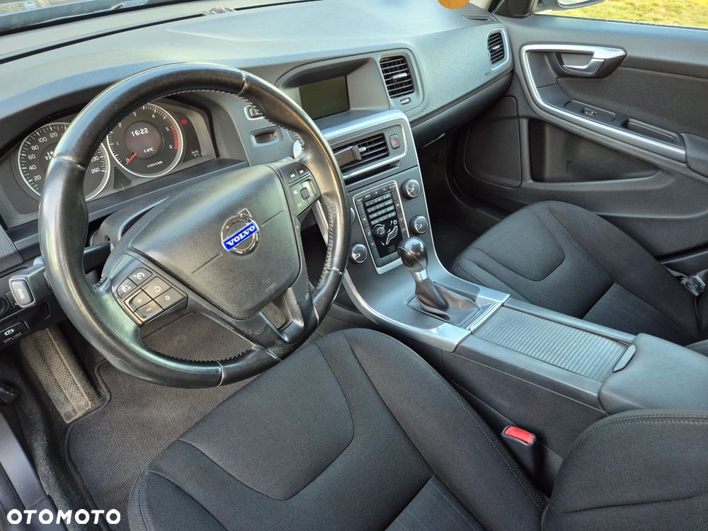 Volvo V60 D3 Momentum - 14