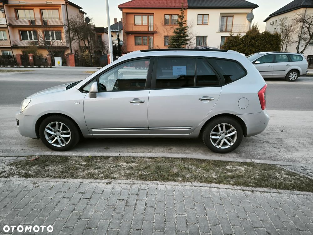 Kia Carens - 10