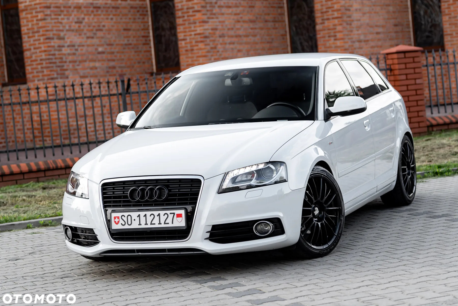 Audi A3 1.8 TFSI Sportback S line Sportpaket Plus - 4