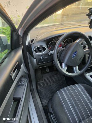 Ford Focus 1.8 TDCi Ambiente - 3