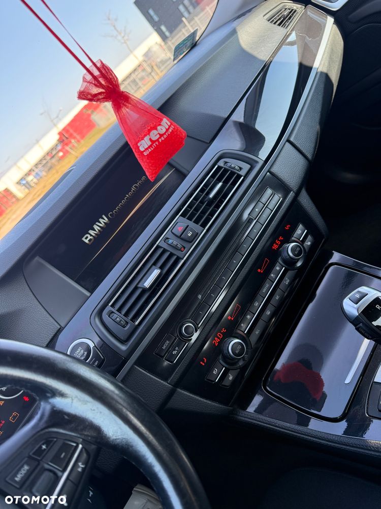 BMW Seria 5 525d xDrive - 9