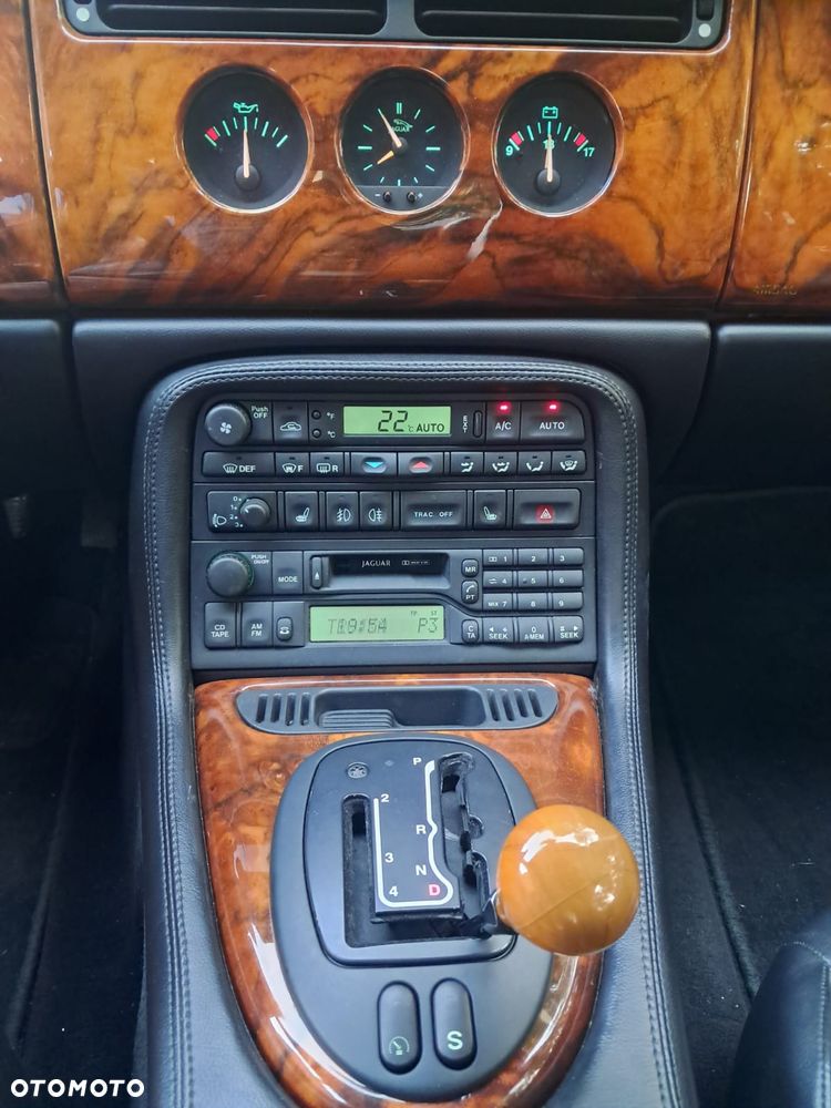 Jaguar XK Coupe - 13