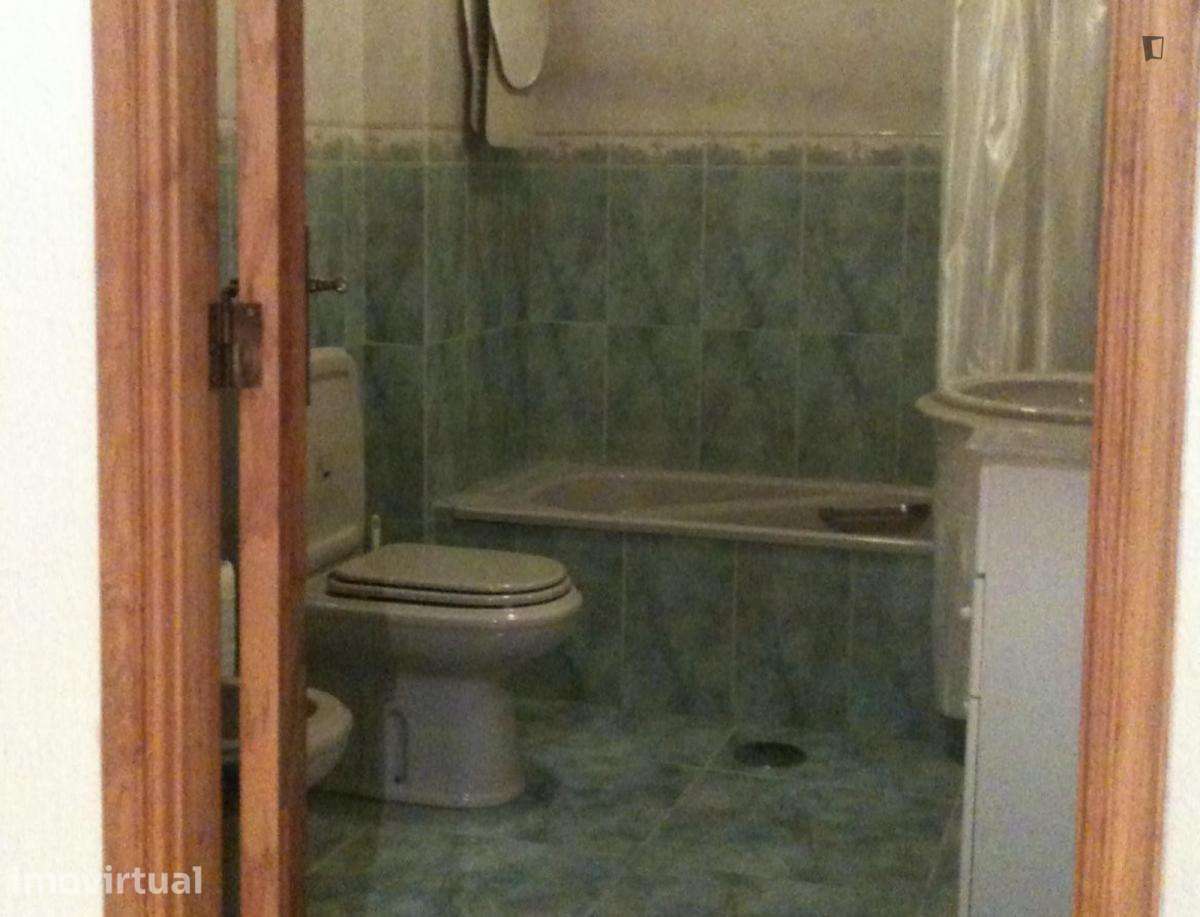 Quarto - localizado em Pedrouços Porto - Grande imagem: 2/10