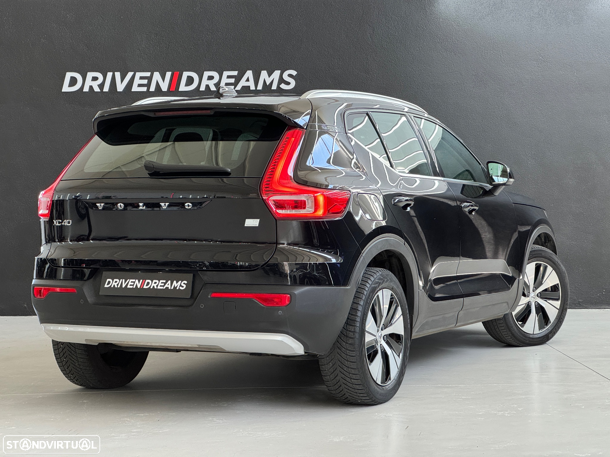 Volvo XC 40 1.5 T5 PHEV Momentum Plus - 2