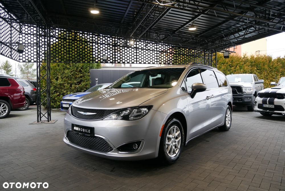 Chrysler Pacifica - 1