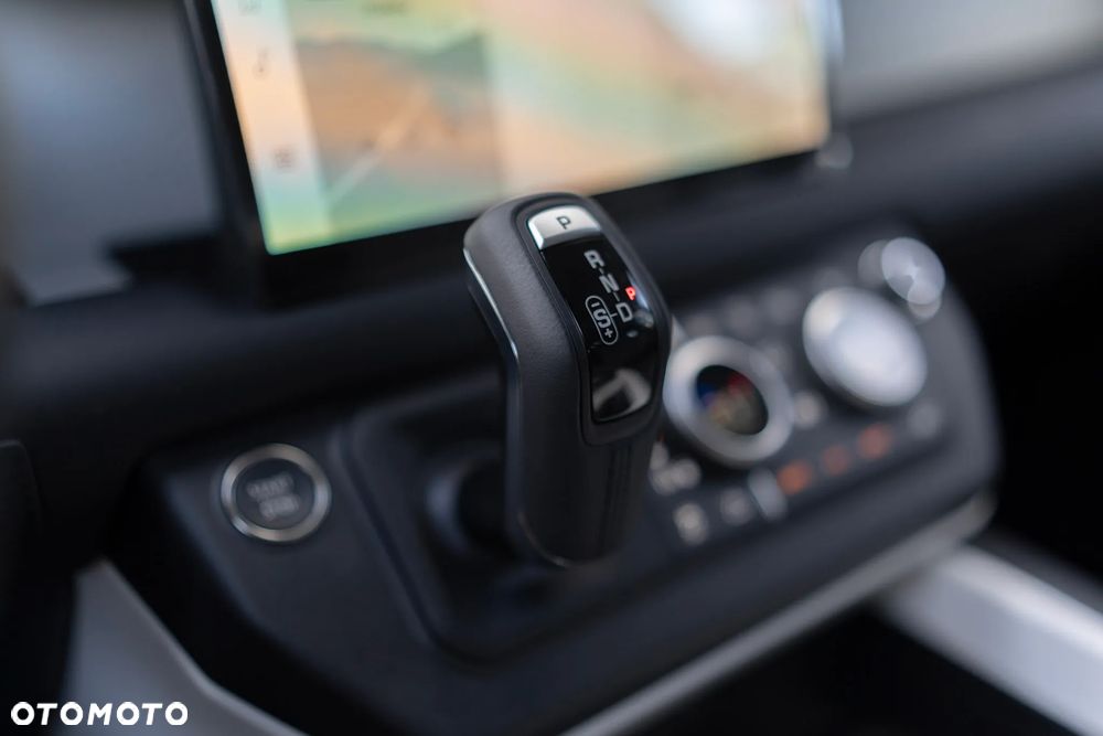 Land Rover Defender - 7