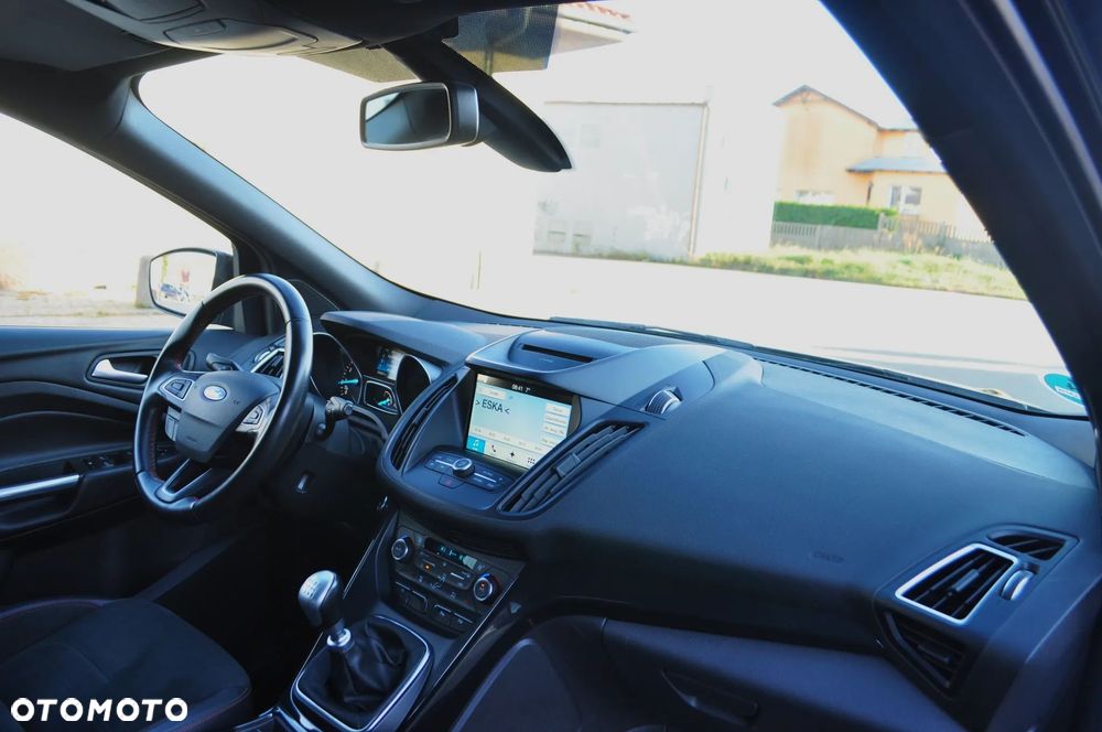 Ford Kuga 1.5 EcoBoost 2x4 ST-Line - 25