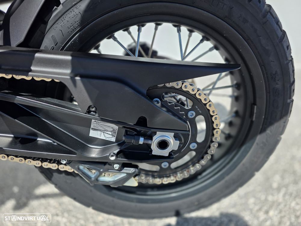 Husqvarna Norden 901 EXPEDITION - 10