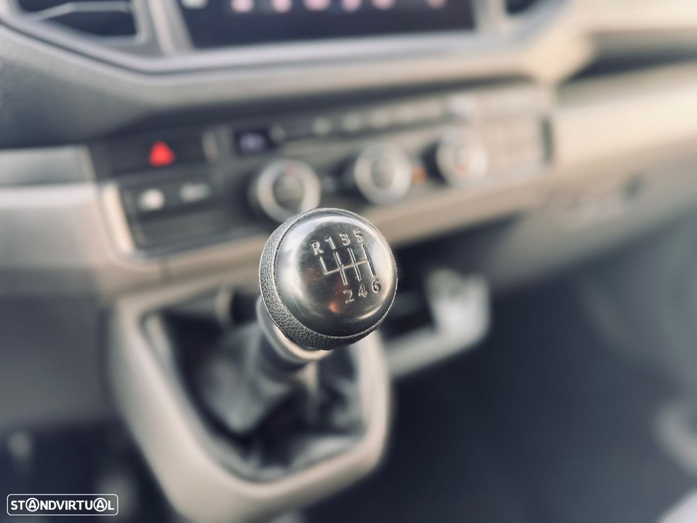 VW Crafter 2.0 TDI 140HP 35 MWB HRF - 15