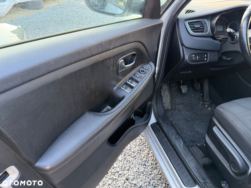 Kia Carens 1.7 CRDi 115 Dream-Team Edition - 8