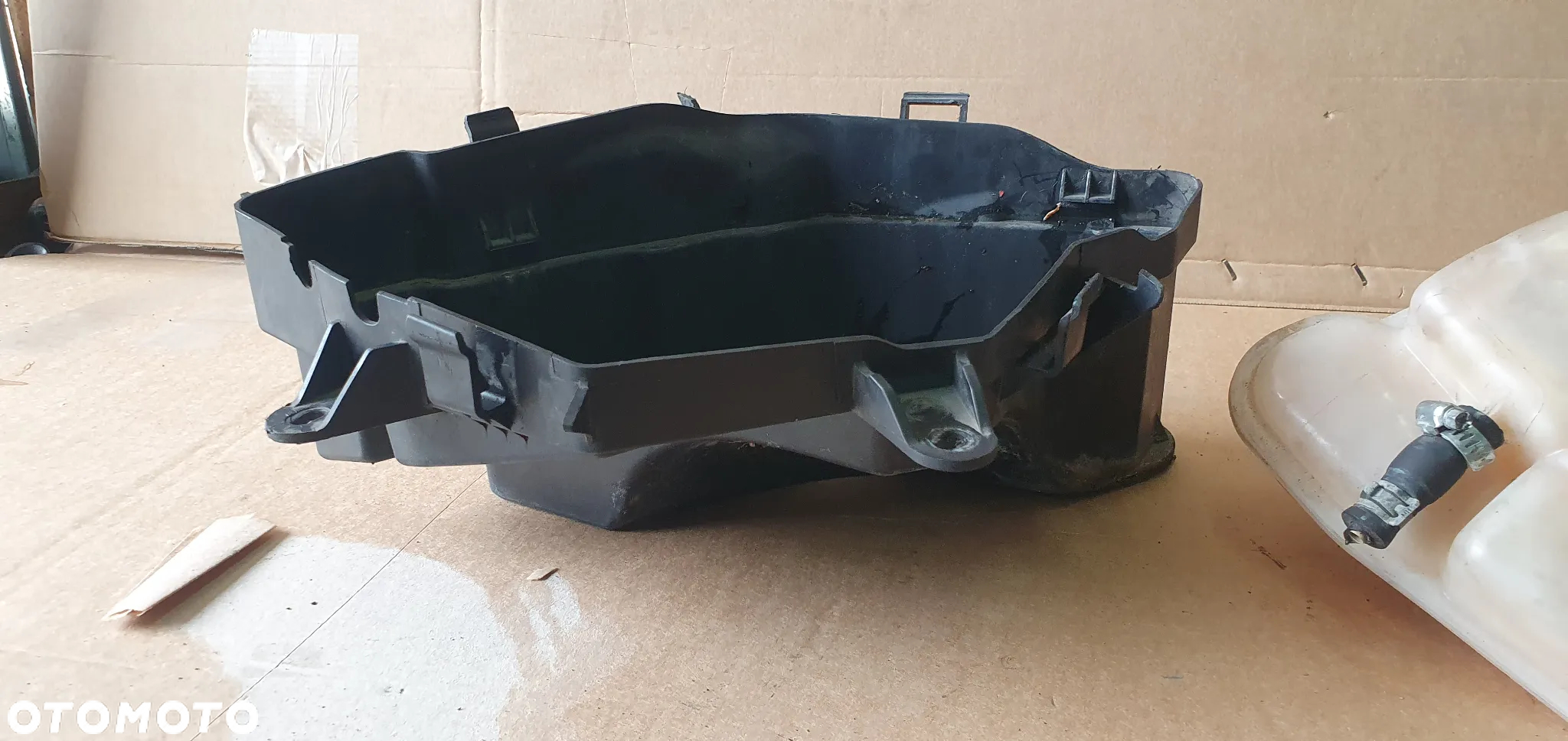 Zbiorniczek wyrównawczy płynu chłodniczego Audi A8 D3 4.2 TDI 4E0121403H 4E0121424B - 3