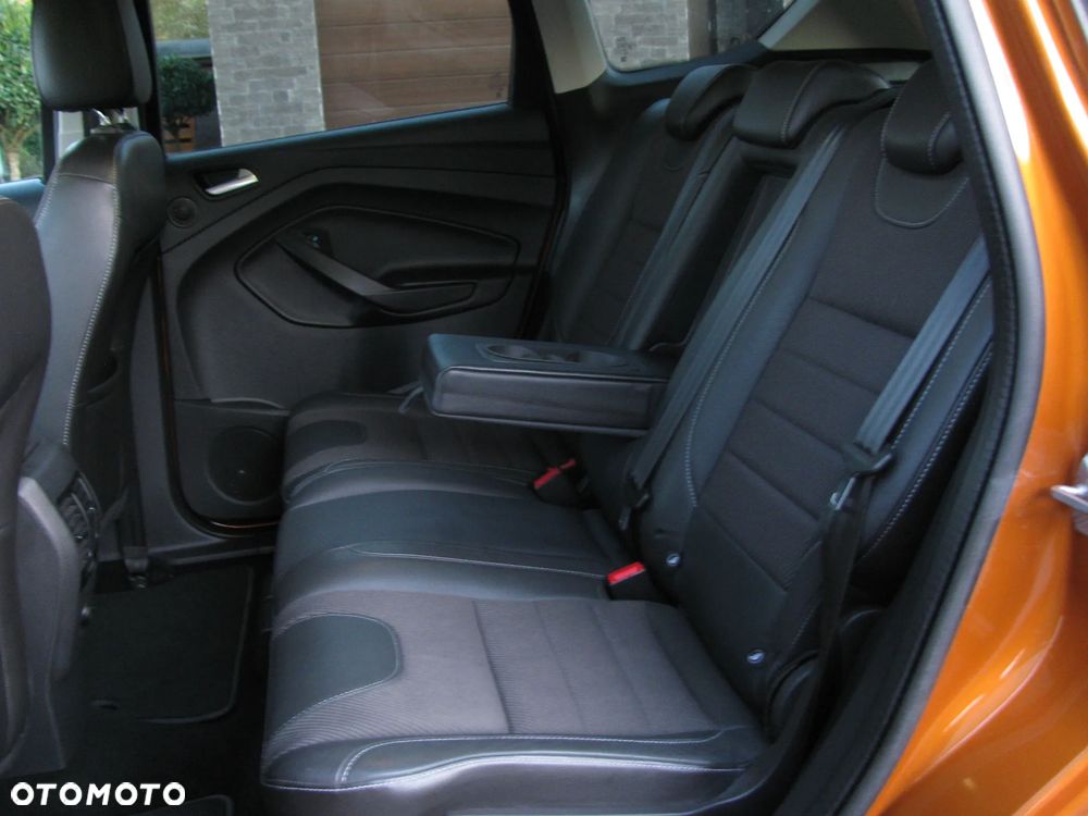 Ford Kuga 2.0 TDCi 2x4 Titanium - 30