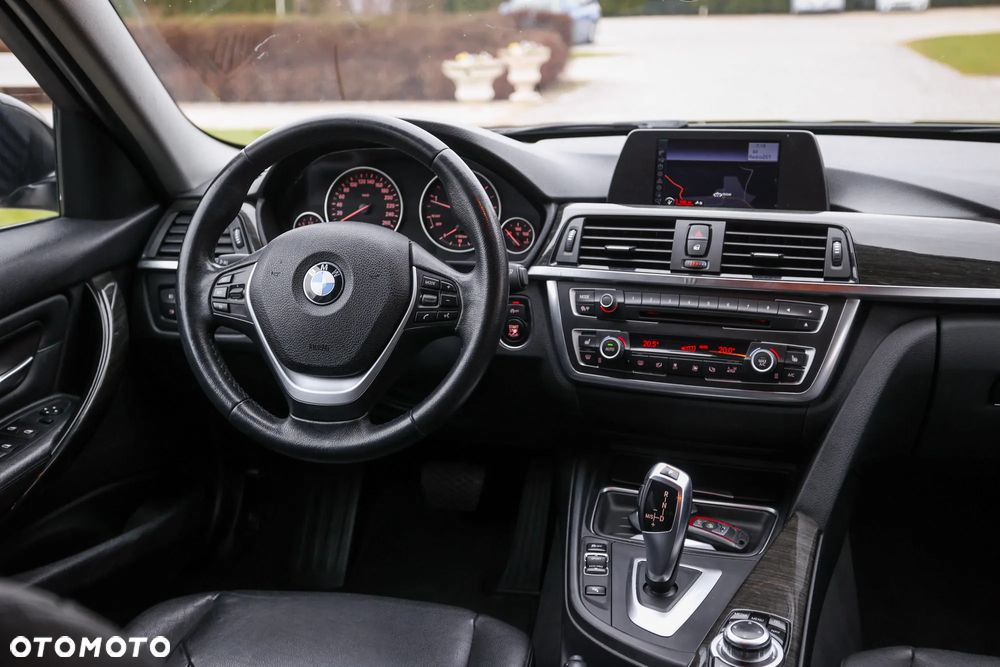 BMW Seria 3 320d xDrive Luxury Line - 25