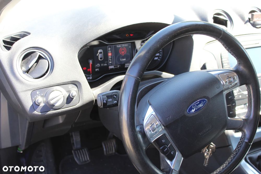 Ford Mondeo 2.0 TDCi Ghia - 13