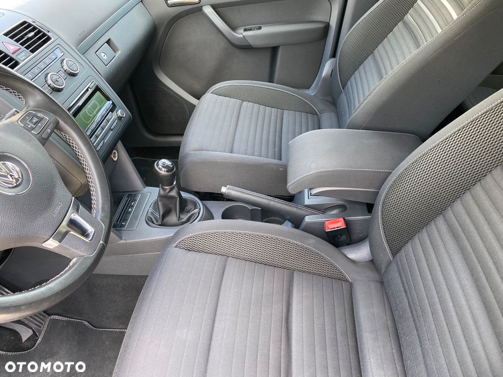 Volkswagen Touran 2.0 TDI DPF BlueMotion Technology Cup - 24