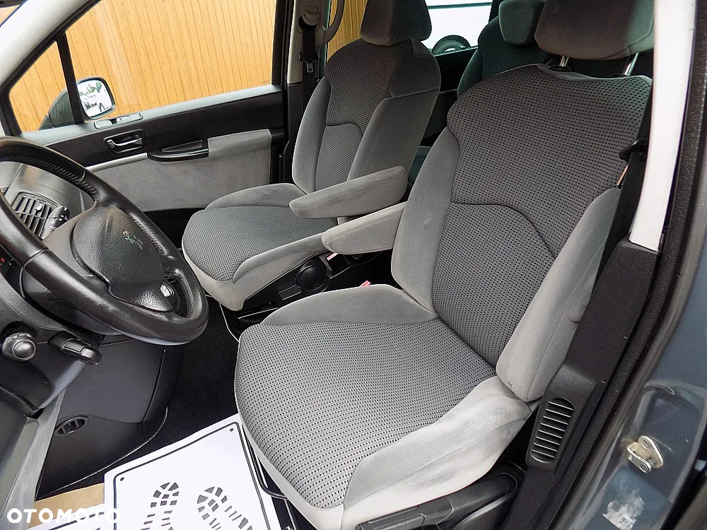 Peugeot 807 2.0 HDi Premium Euro5 - 17