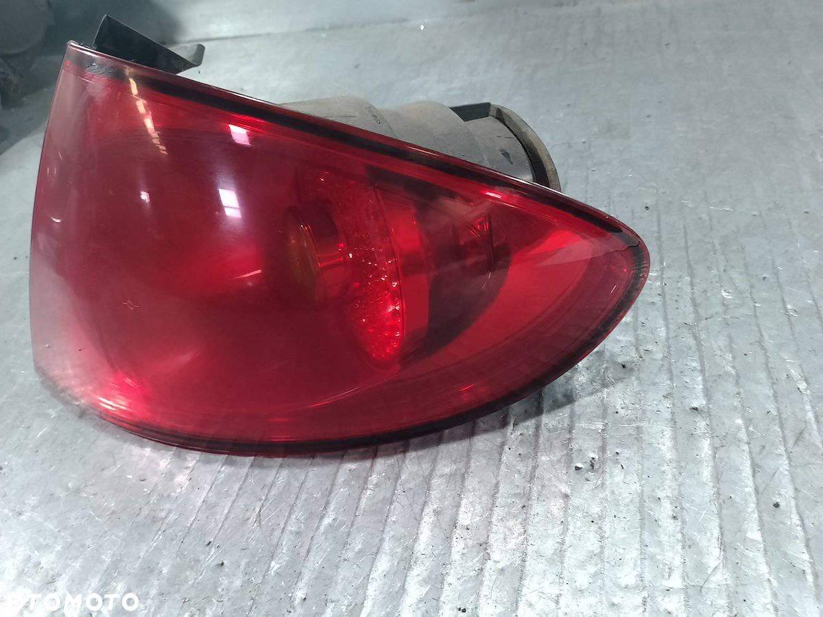 LAMPA TYLNA PRAWA SEAT TOLEDO III 5P5945096B  5P5945112 - 2