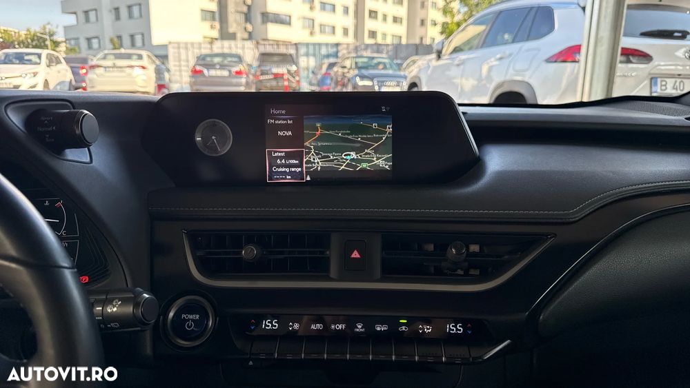 Lexus UX 250h FWD Executive - 23