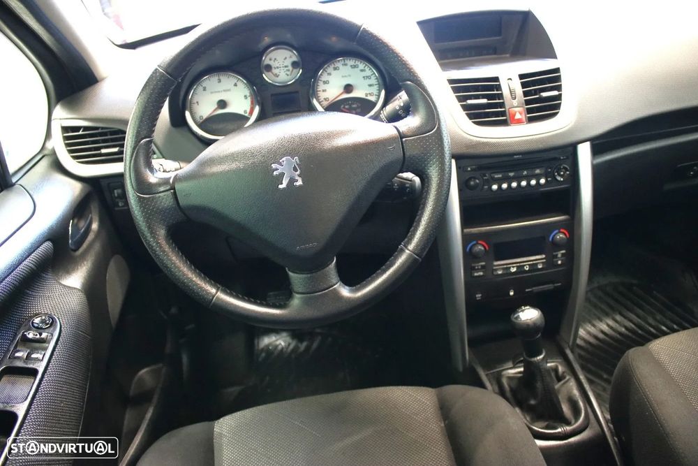 Peugeot 207 1.6 HDi Premium - 2
