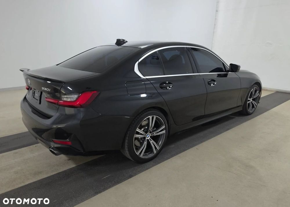 BMW Seria 3 330i M Sport - 5