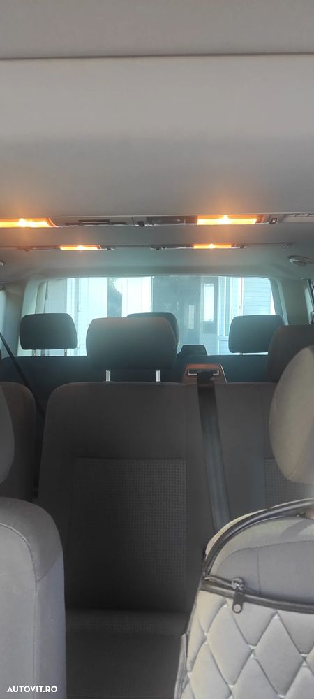 Volkswagen Caravelle - 11