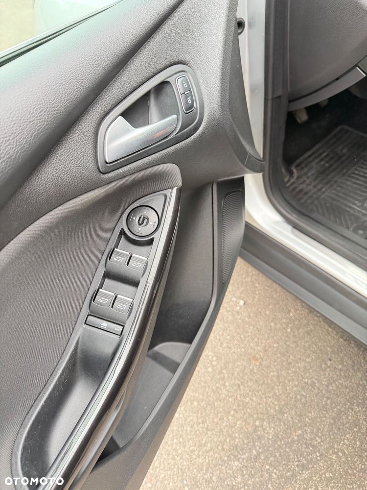 Ford Focus 1.5 TDCi SYNC Edition - 13