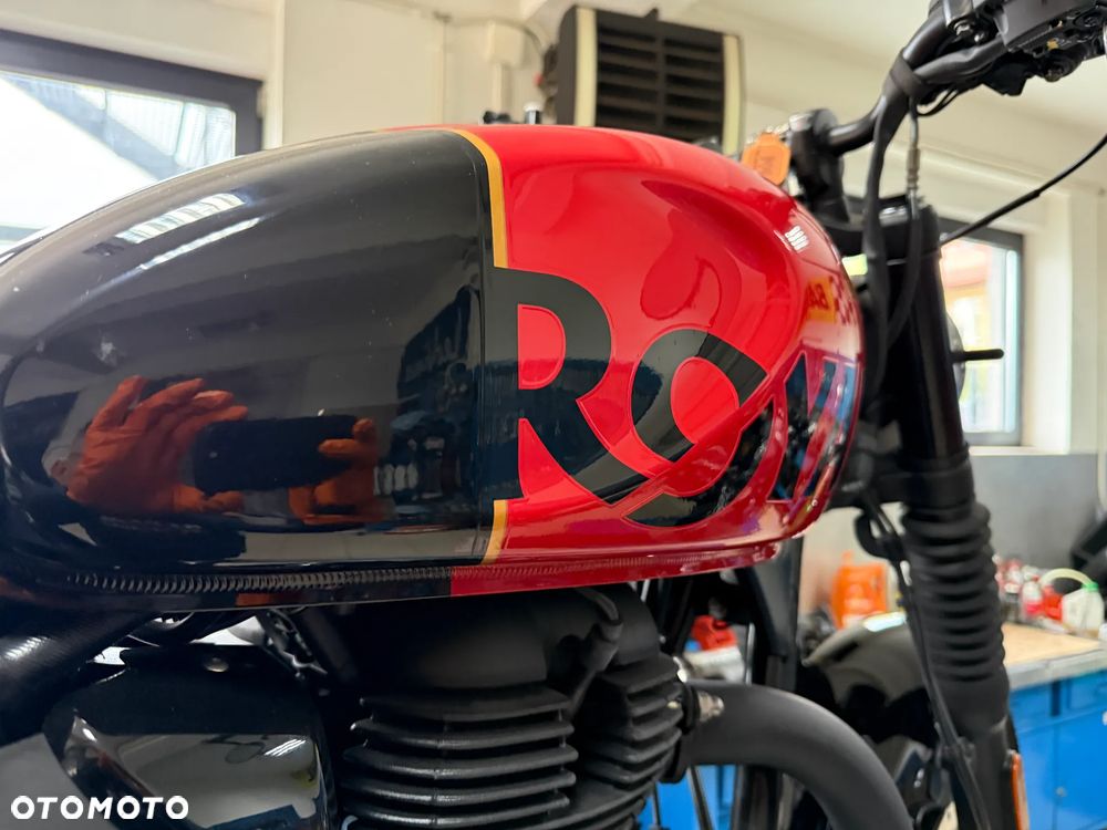 Royal Enfield HNTR - 16