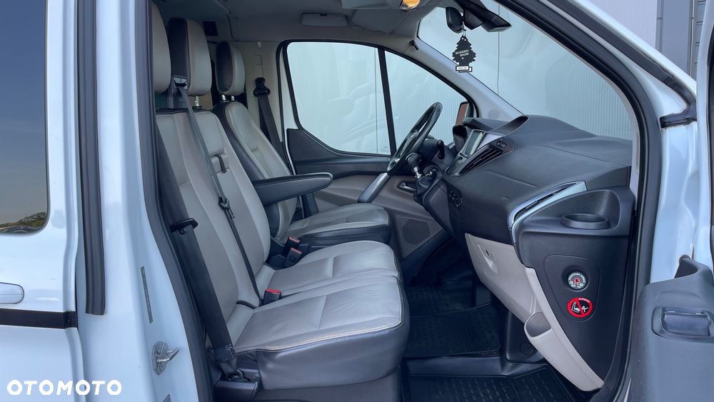 Ford Tourneo Custom - 24