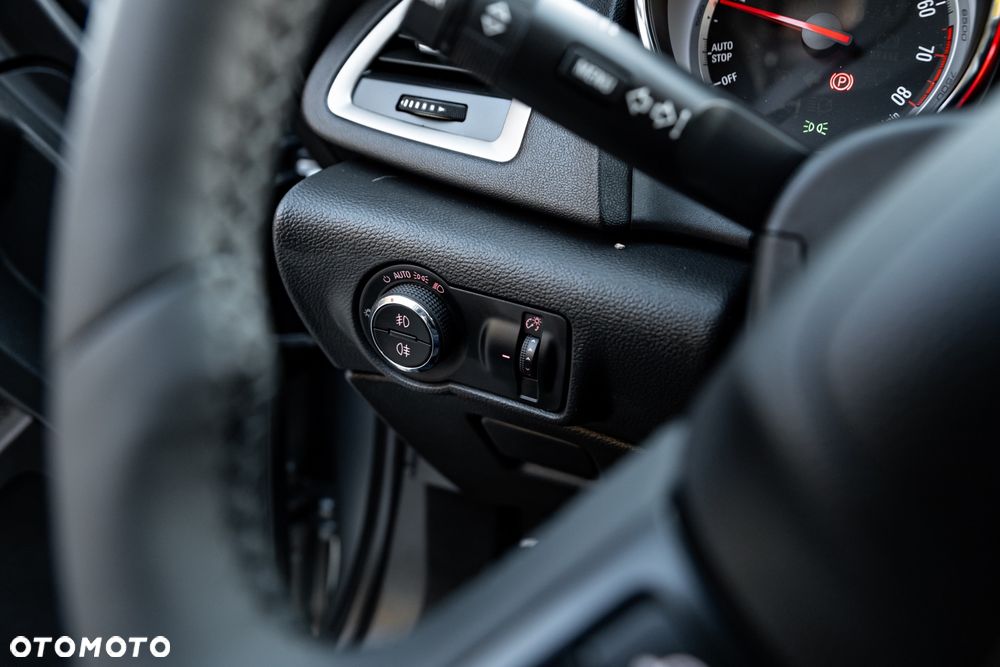 Opel Astra 1.4 Turbo 150 Jahre - 35