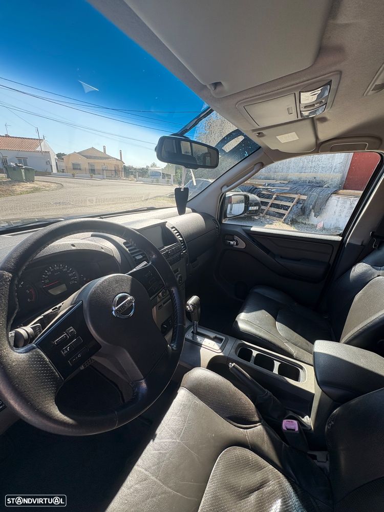 Nissan Navara 2.5 dCi CD LE Hi-Tech AT - 12