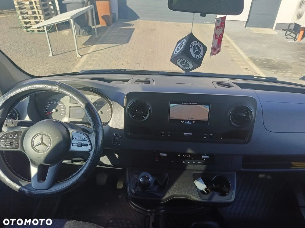 Mercedes-Benz Sprinter - 13