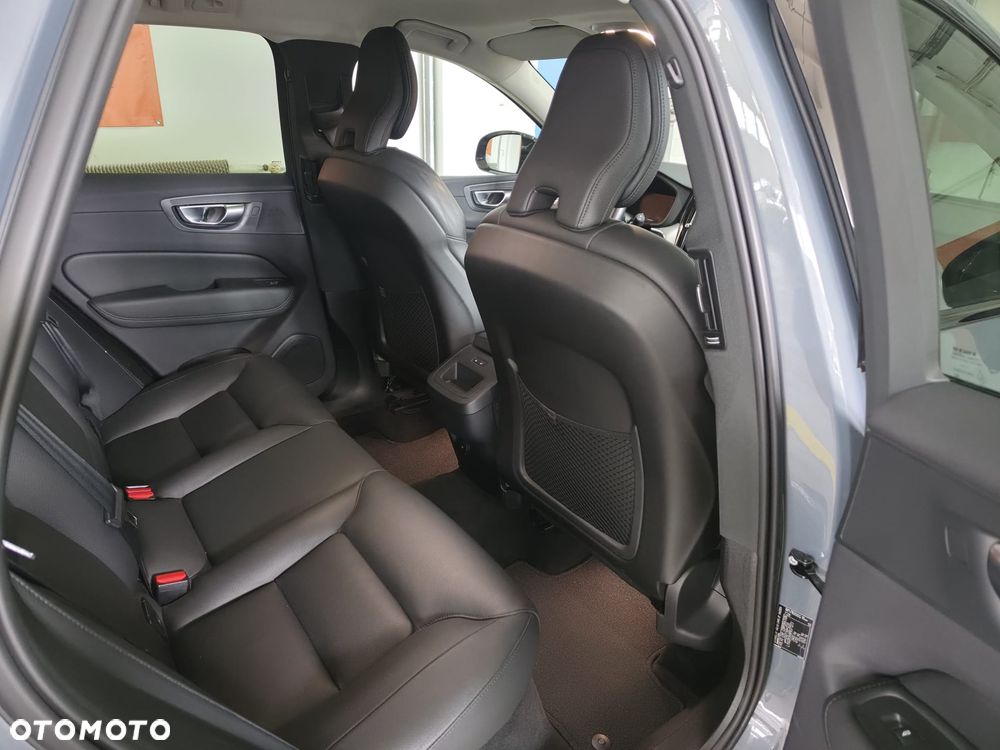 Volvo XC 60 B4 B Plus Dark - 12