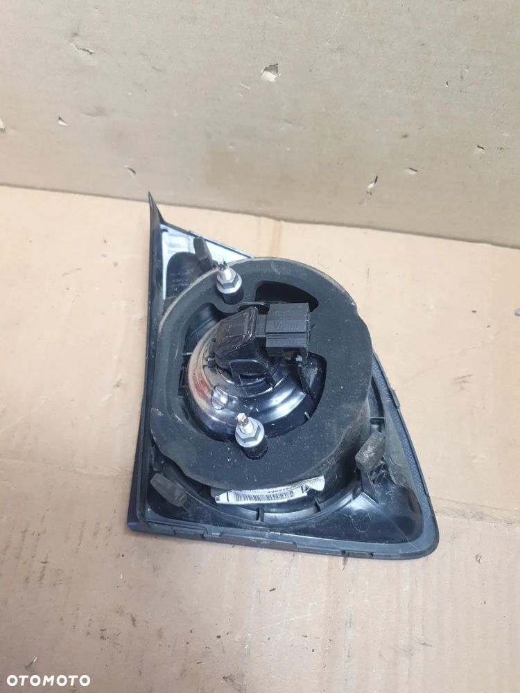 # LAMPA LEWY TYŁ W KLAPĘ VW GOLF PLUS nr 5M0945094L - 4
